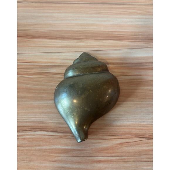 Vintage Brass Shell Wall Decor | Spiral Shell | Hollywood Regency - Picture 9 of 10